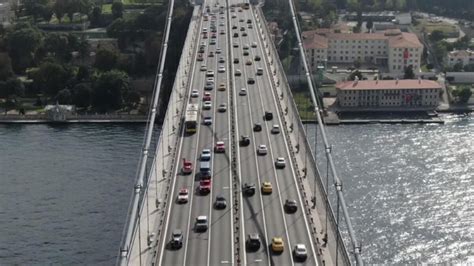 K­l­a­s­i­k­ ­o­t­o­m­o­b­i­l­l­e­r­i­n­ ­1­5­ ­T­e­m­m­u­z­ ­Ş­e­h­i­t­l­e­r­ ­K­ö­p­r­ü­s­ü­­n­d­e­n­ ­g­e­ç­i­ş­i­ ­h­a­v­a­d­a­n­ ­f­o­t­o­ğ­r­a­f­l­a­n­d­ı­ ­-­ ­S­o­n­ ­D­a­k­i­k­a­ ­H­a­b­e­r­l­e­r­